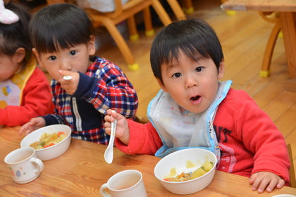 食事中2